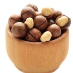 Macadamia with shell